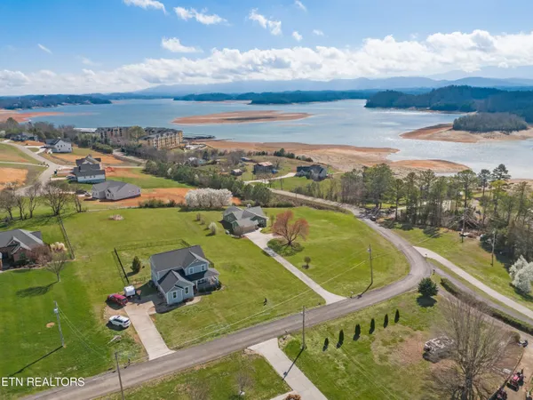 $839,900 | 2020 Ranch Road, Dandridge, TN 37725