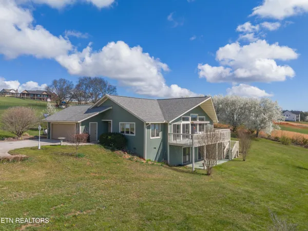 $839,900 | 2020 Ranch Road, Dandridge, TN 37725