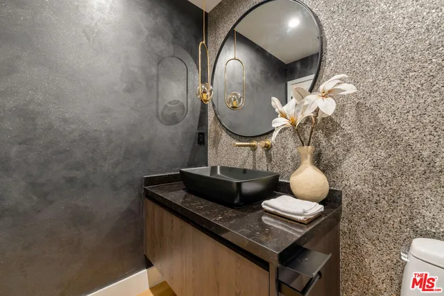 $2,099,000 | 20748 Burbank Boulevard, Woodland Hills, CA 91367