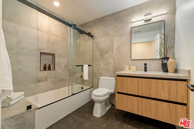 $2,099,000 | 20748 Burbank Boulevard, Woodland Hills, CA 91367