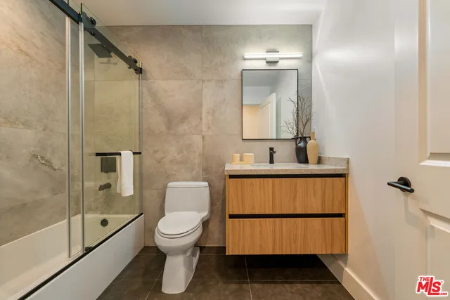 $2,099,000 | 20748 Burbank Boulevard, Woodland Hills, CA 91367