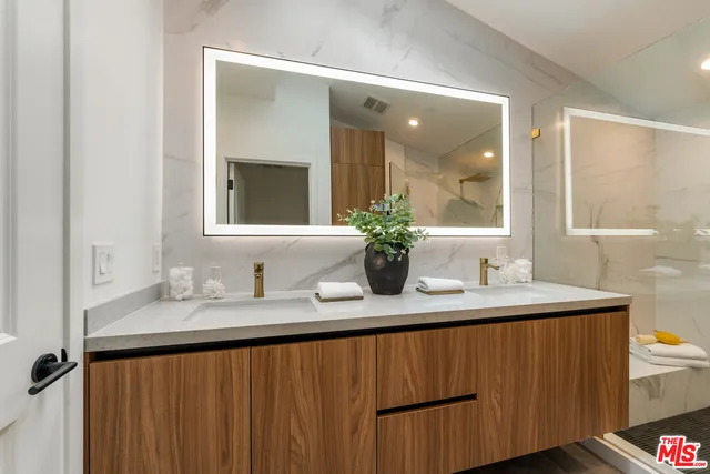 $2,099,000 | 20748 Burbank Boulevard, Woodland Hills, CA 91367