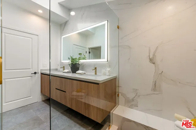 $2,099,000 | 20748 Burbank Boulevard, Woodland Hills, CA 91367