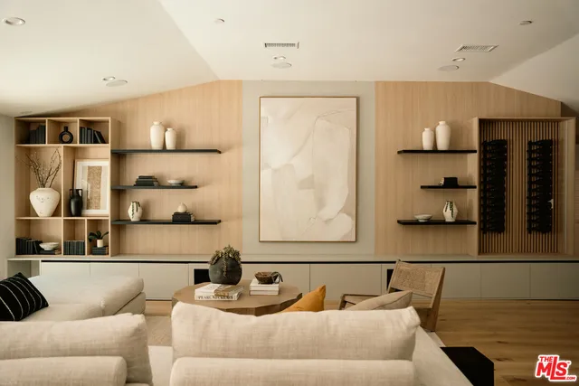 $2,099,000 | 20748 Burbank Boulevard, Woodland Hills, CA 91367