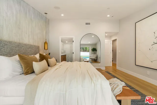 $2,099,000 | 20748 Burbank Boulevard, Woodland Hills, CA 91367