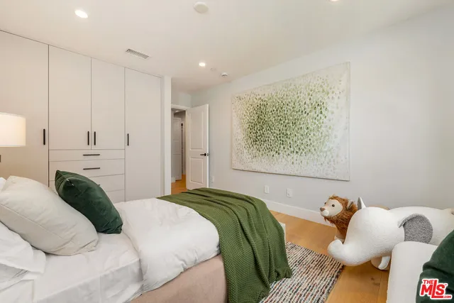 $2,099,000 | 20748 Burbank Boulevard, Woodland Hills, CA 91367