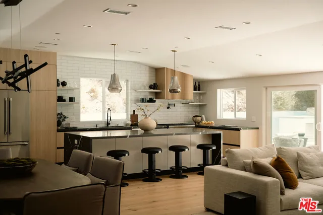 $2,099,000 | 20748 Burbank Boulevard, Woodland Hills, CA 91367