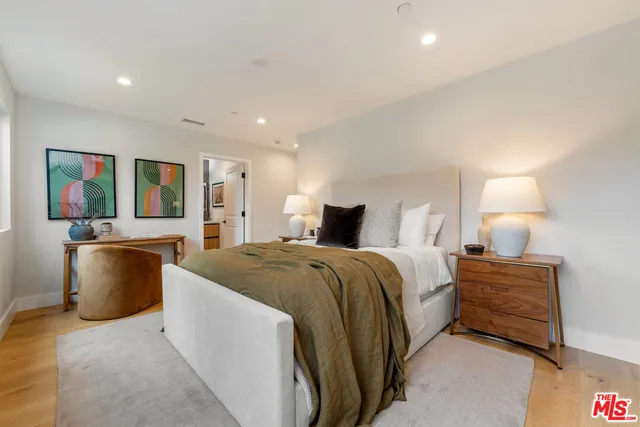 $2,099,000 | 20748 Burbank Boulevard, Woodland Hills, CA 91367