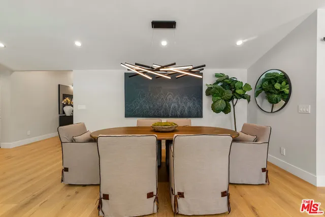 $2,099,000 | 20748 Burbank Boulevard, Woodland Hills, CA 91367