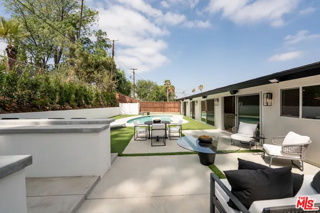 $2,099,000 | 20748 Burbank Boulevard, Woodland Hills, CA 91367