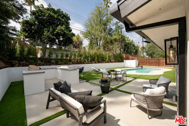 $2,099,000 | 20748 Burbank Boulevard, Woodland Hills, CA 91367