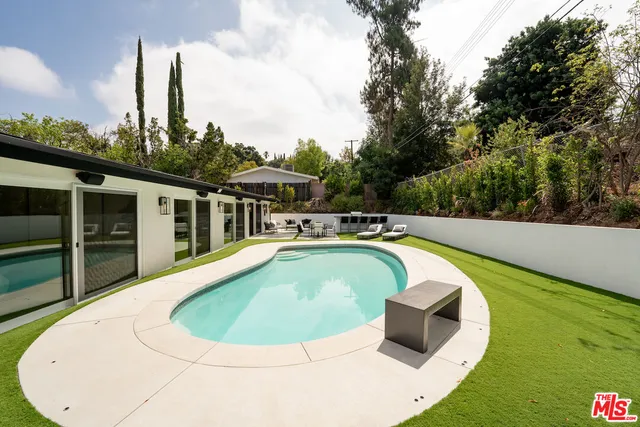 $2,099,000 | 20748 Burbank Boulevard, Woodland Hills, CA 91367