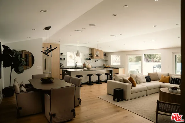 $2,099,000 | 20748 Burbank Boulevard, Woodland Hills, CA 91367