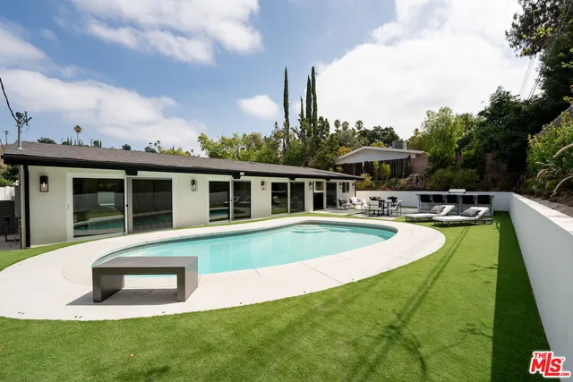 $2,099,000 | 20748 Burbank Boulevard, Woodland Hills, CA 91367