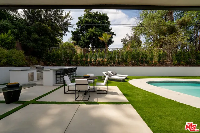 $2,099,000 | 20748 Burbank Boulevard, Woodland Hills, CA 91367