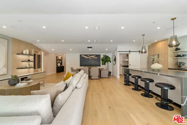 $2,099,000 | 20748 Burbank Boulevard, Woodland Hills, CA 91367