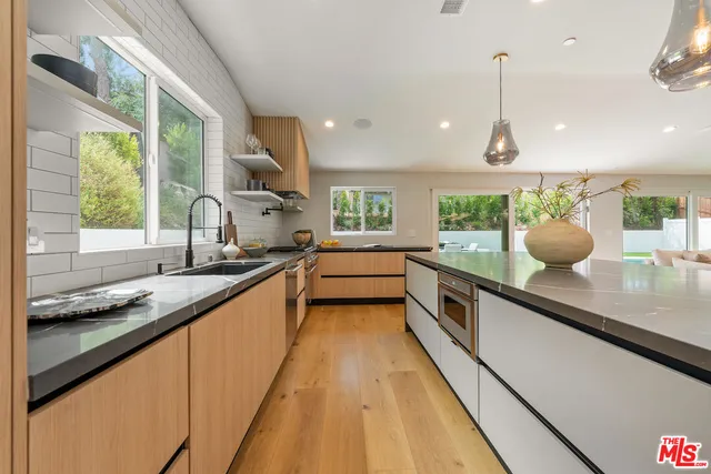 $2,099,000 | 20748 Burbank Boulevard, Woodland Hills, CA 91367