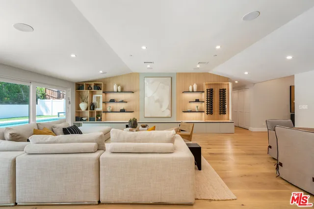 $2,099,000 | 20748 Burbank Boulevard, Woodland Hills, CA 91367