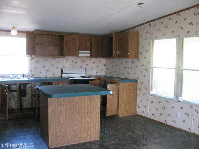 4724 Cashatt Road Trinity, NC 27370 - Photo 5 of 10 Kitchen.