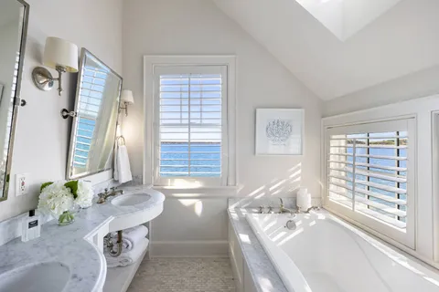 $4,995,000 | 3645 Noyack Road, Sag Harbor, NY 11963