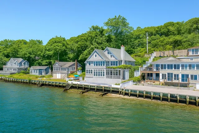 a house with swimming pool in front of it