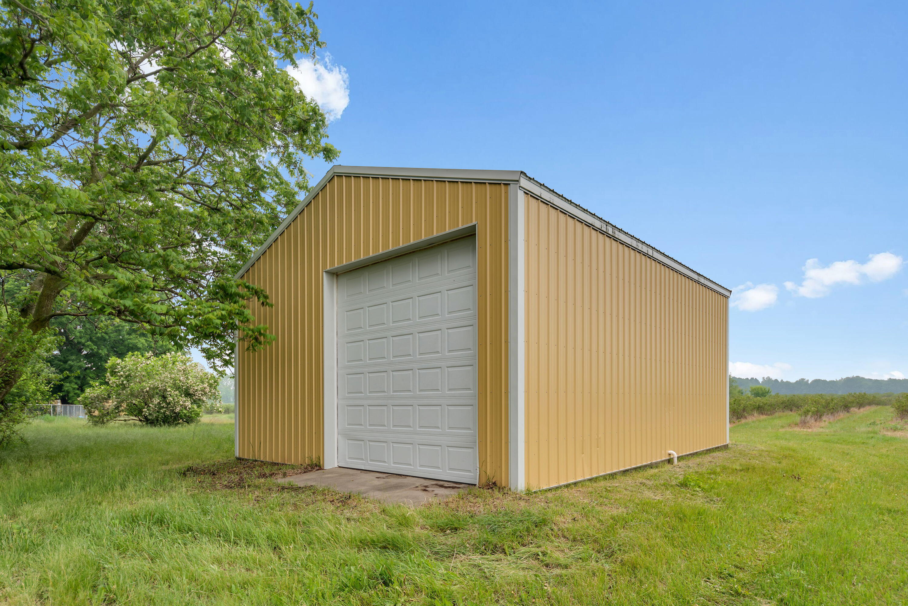 2031 Lynch Road Benton Harbor, MI 49022 - Photo 8 of 10 3