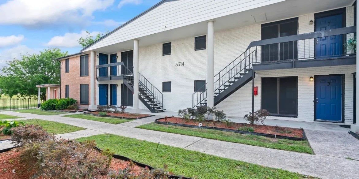 3316 North MacGregor Way, Unit 4 Houston, TX 77004 - Photo 12 of 37 a front view of a house with a yard