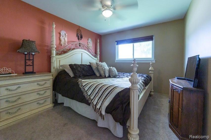 2079 Oakcrest Road Sterling Heights, MI 48310 - Photo 13 of 27 MASTER BEDROOM.jpg