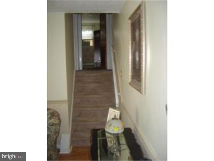 617 Cambridge Road Brookhaven, PA 19015 - Photo 11 of 18 Hallway
