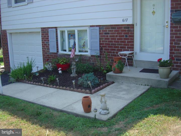 617 Cambridge Road Brookhaven, PA 19015 - Photo 3 of 18 Exterior Front