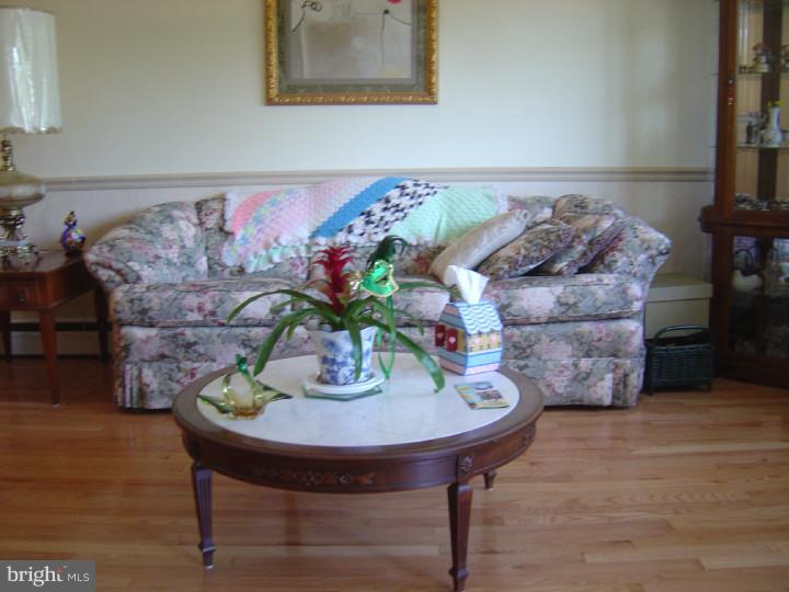 617 Cambridge Road Brookhaven, PA 19015 - Photo 6 of 18 Living Room
