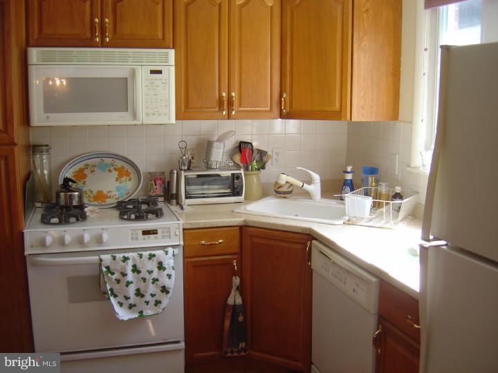 617 Cambridge Road Brookhaven, PA 19015 - Photo 9 of 18 Kitchen