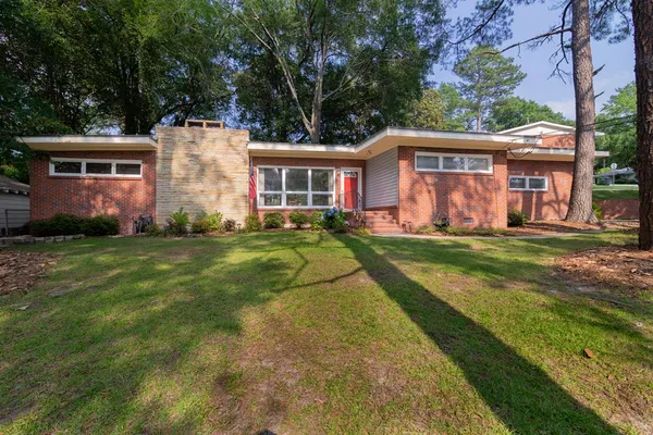 a view of a yard in front of a house