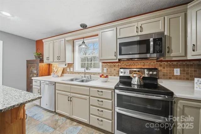 $415,000 | 85 Sarahs Spring, Newland, NC 28657