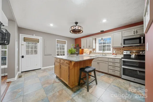 $415,000 | 85 Sarahs Spring, Newland, NC 28657