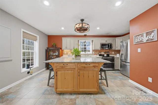 $415,000 | 85 Sarahs Spring, Newland, NC 28657