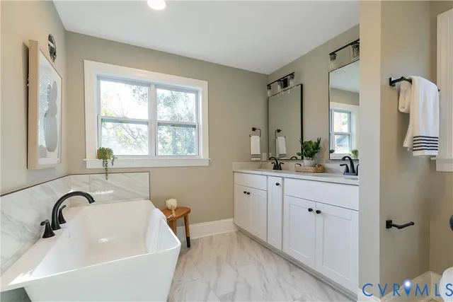 an empty room with wooden floor a ceiling fan and closet