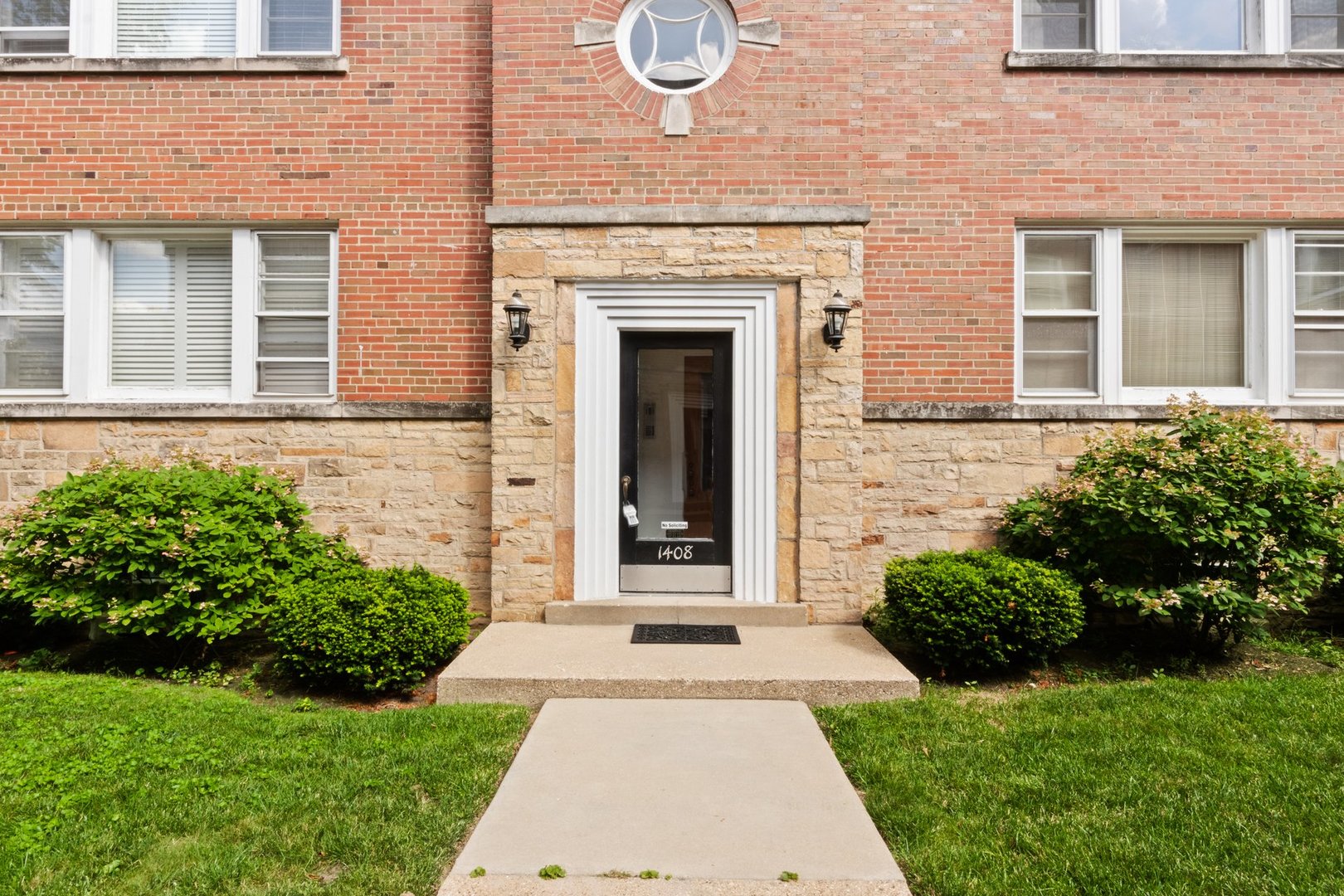 1408 Central Street, Unit 3N Evanston, IL 60201 - Photo 2 of 17 a front view of a house with garden