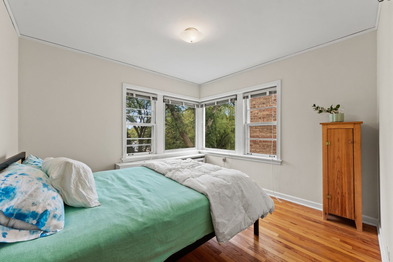 1408 Central Street, Unit 3N Evanston, IL 60201 - Photo 13 of 17 a bedroom with a bed and wooden floor