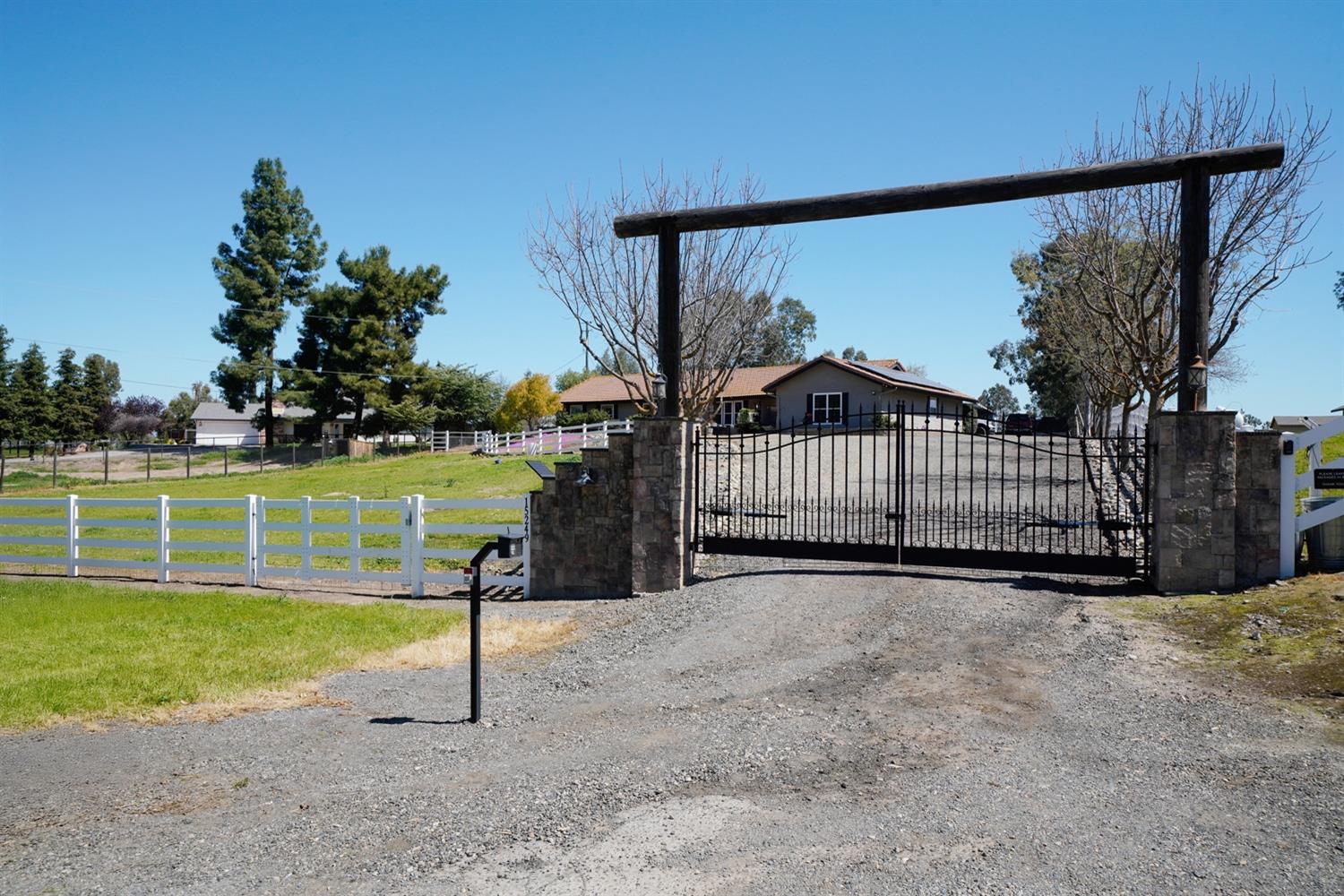 15249 Mark Road Madera, CA 93636 - Photo 5 of 55