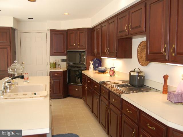 12019 Canter Lane Reston, VA 20191 - Photo 12 of 29 Kitchen