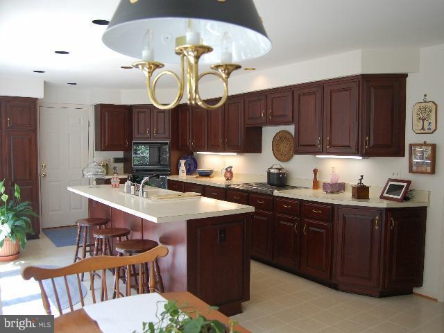 12019 Canter Lane Reston, VA 20191 - Photo 15 of 29 Kitchen