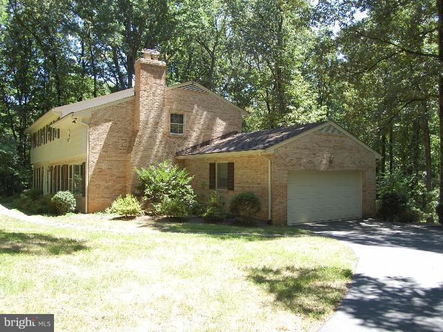 12019 Canter Lane Reston, VA 20191 - Photo 8 of 29 Exterior (General)