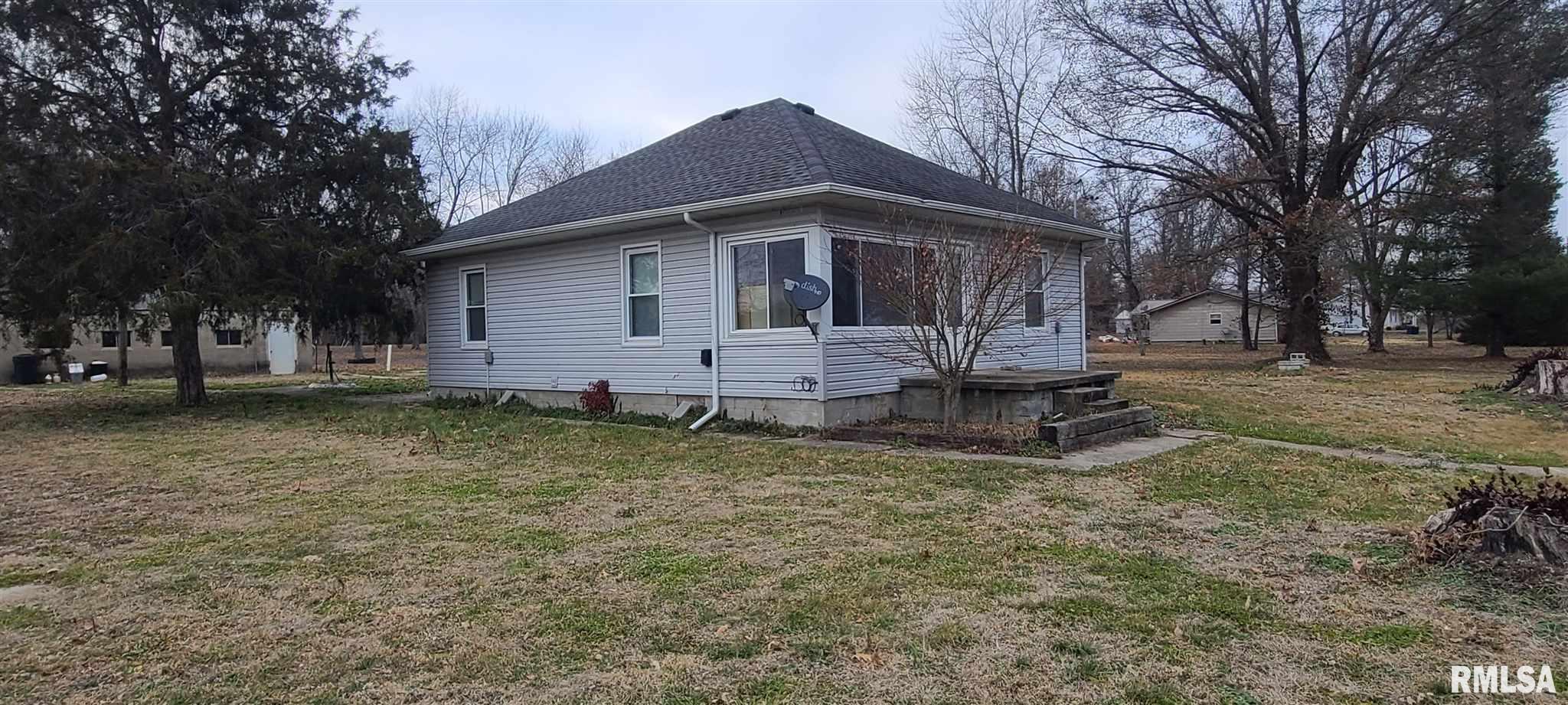 8649 Lincoln Road Benton, IL 62812 - Photo 3 of 27 Gallery Image 3