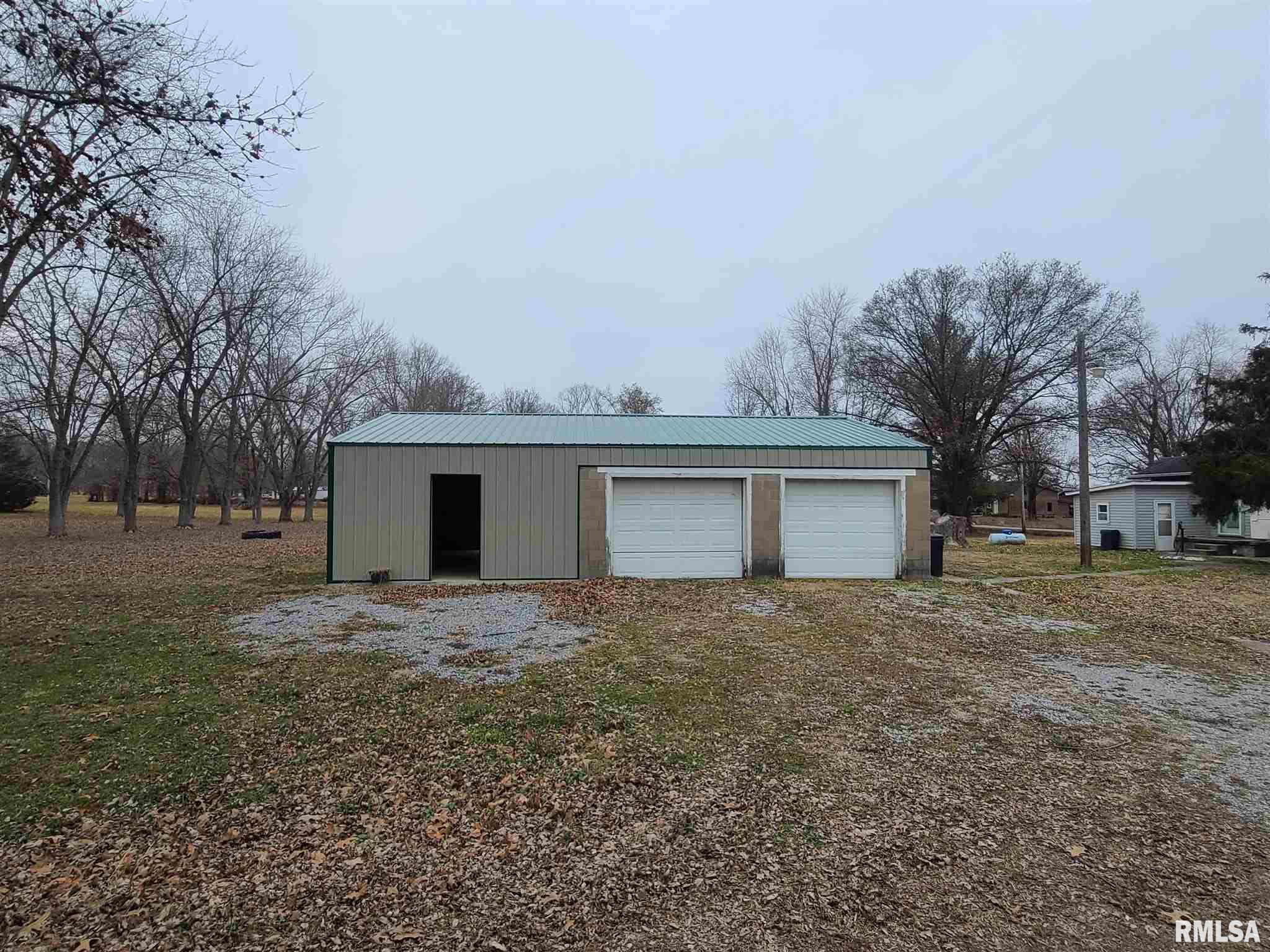 8649 Lincoln Road Benton, IL 62812 - Photo 8 of 27 Gallery Image 8