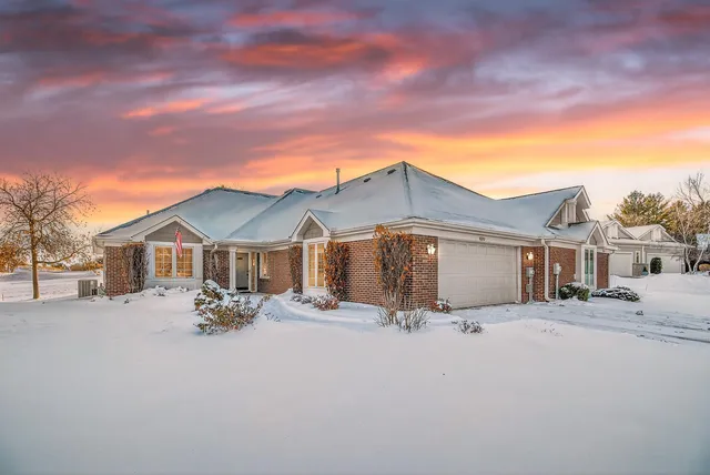 $475,000 | 8810 Point Vista Drive, Victoria, MN 55386