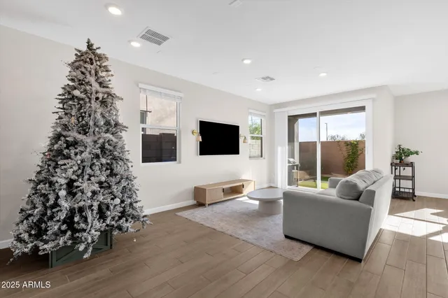 $3,200 | 5823 East Rose Garden Lane, Phoenix, AZ 85054