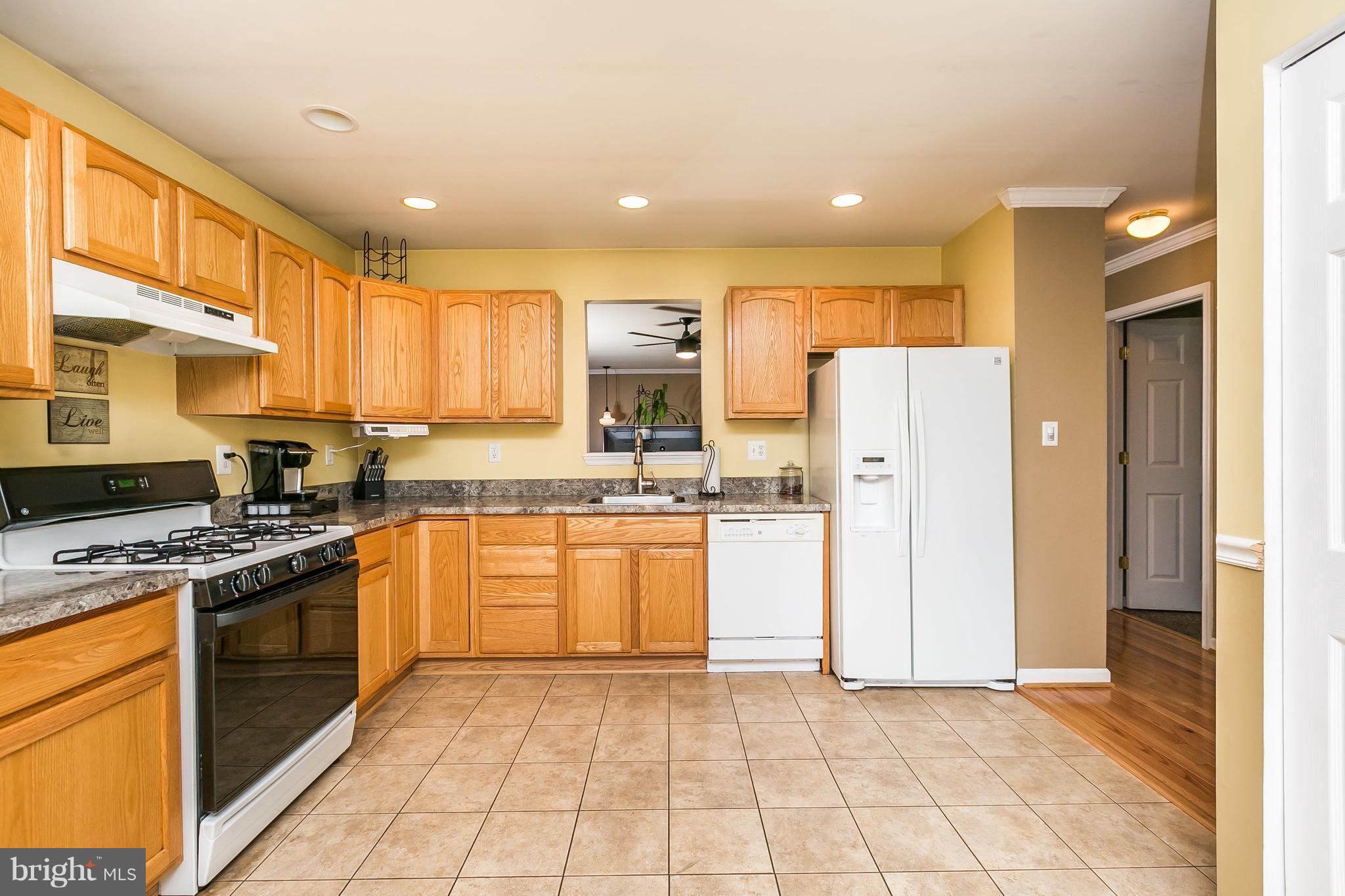 331 Townsend Road Baltimore, MD 21221 - Photo 7 of 29 Kitchen