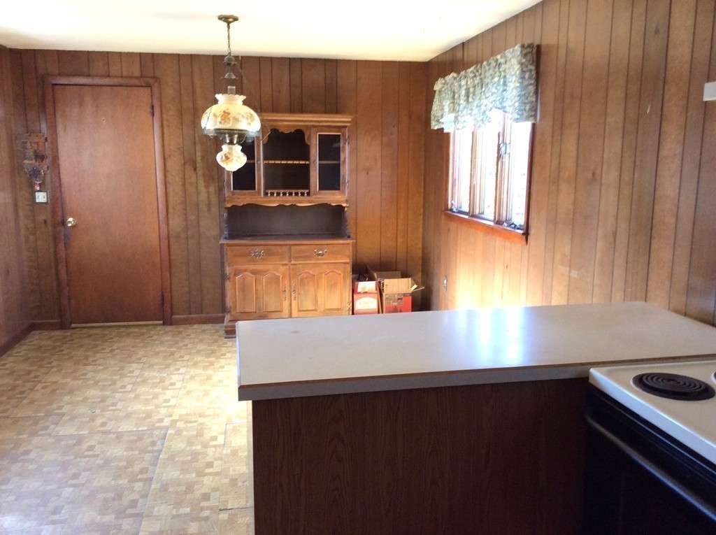 32 Harding Street Chicopee, MA 01013 - Photo 3 of 19 Gallery Image 3