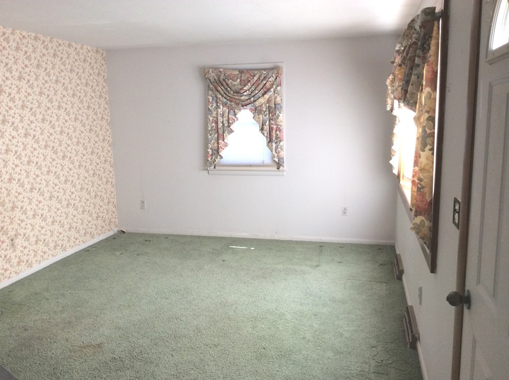 32 Harding Street Chicopee, MA 01013 - Photo 4 of 19 Gallery Image 4